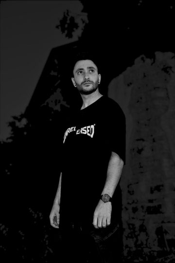 photo_5980895247519040377_y